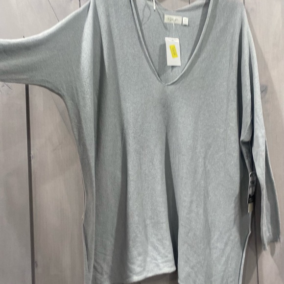NWT light gray sweater - Picture 3 of 5
